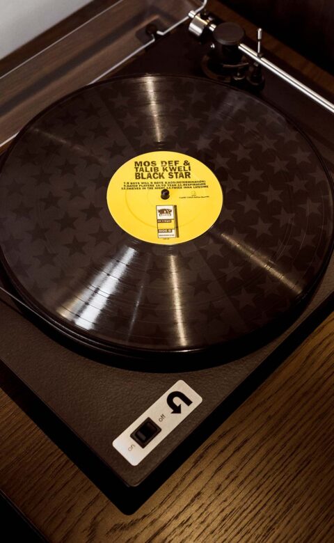 record player with mos def and talib kweli black star vinyl on it