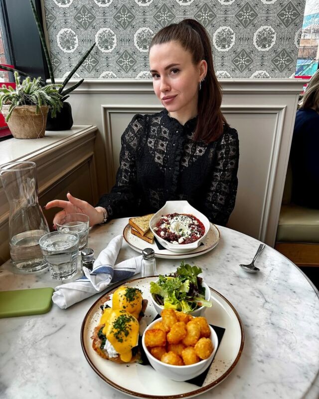 The Bistro is your go-to for #Easter weekend brunch, whether it’s a girls’ get-together or a family outing. 

Book now via the link in bio.

📸 @nastyaasia